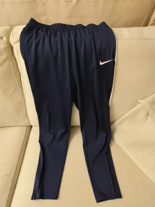 Pantalón Chándal Nike Azul Talla M y pull&bear L.