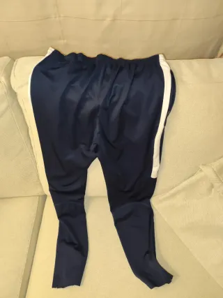 Pantalón Chándal Nike Azul Talla M y pull&bear L.