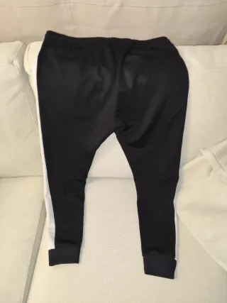 Pantalón Chándal Nike Azul Talla M y pull&bear L.