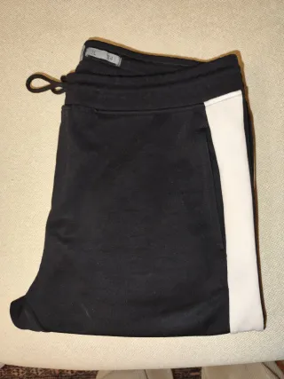 Pantalón Chándal Nike Azul Talla M y pull&bear L.