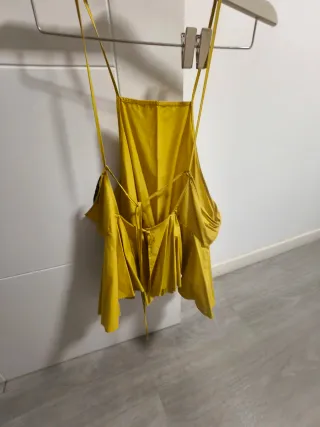 Blusa de tirantes amarilla