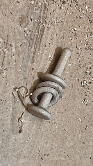 Sonajero de madera artesanal