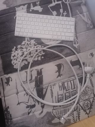 iMac 21.5” Retina 4K 2017 + Teclado