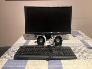 Pantalla Acer, Teclado y Altavoces PC