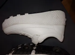 Zapatillas blancas con ruedas