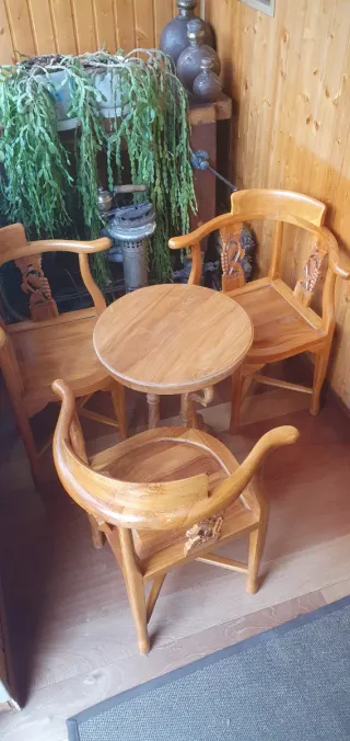 Mesa y 3 sillas diseño madera maciza