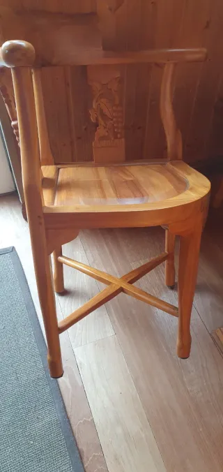 Mesa y 3 sillas diseño madera maciza