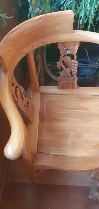 Mesa y 3 sillas diseño madera maciza