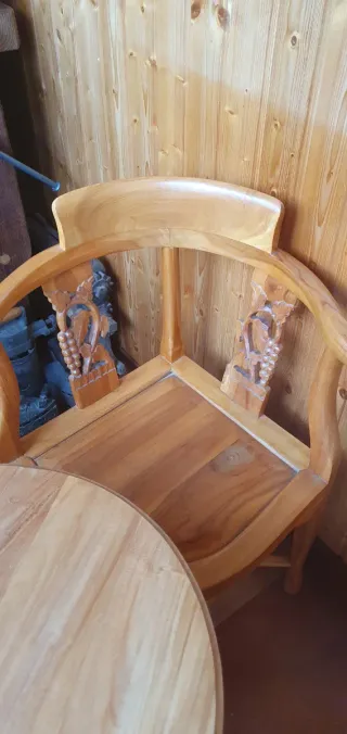 Mesa y 3 sillas diseño madera maciza