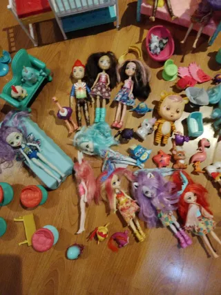Lote Muñecas Enchantimals y Accesorios