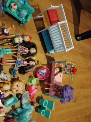 Lote Muñecas Enchantimals y Accesorios