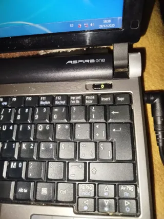 Netbook mini portátil Acer Aspire One KAV60 10,1"