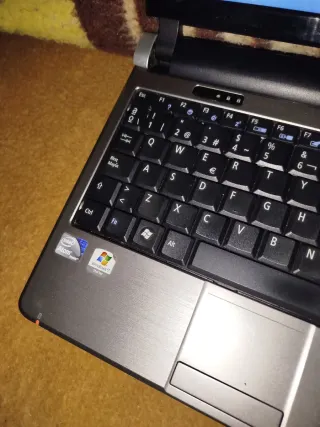 Netbook mini portátil Acer Aspire One KAV60 10,1"