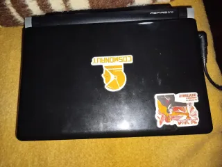 Netbook mini portátil Acer Aspire One KAV60 10,1"