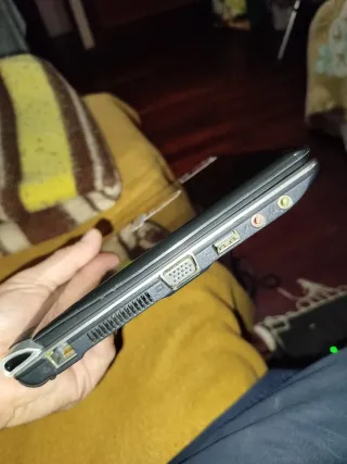 Netbook mini portátil Acer Aspire One KAV60 10,1"