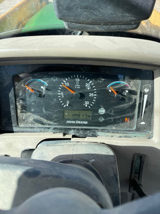 Tractor John Deere 6100 D con pala