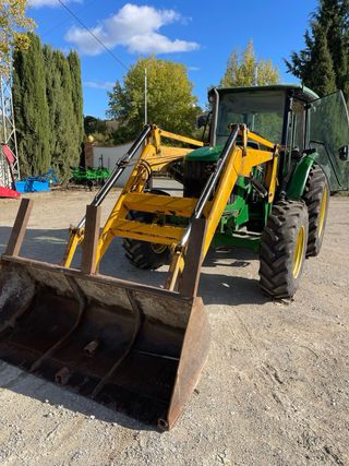Tractor John Deere 6100 D con pala