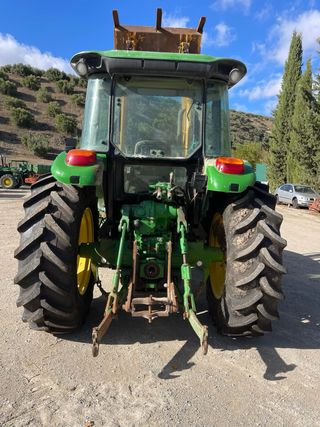Tractor John Deere 6100 D con pala