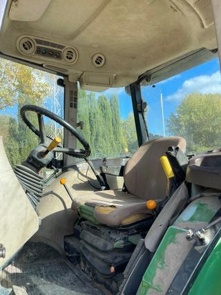 Tractor John Deere 6100 D con pala