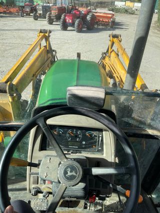 Tractor John Deere 6100 D con pala