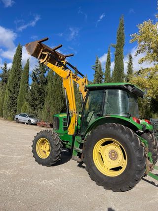 Tractor John Deere 6100 D con pala