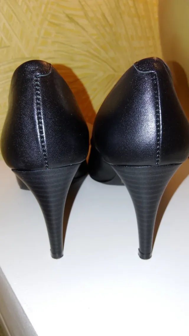 Zapatos de piel negros tacón