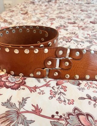 Cinturón vintage de piel con flores
