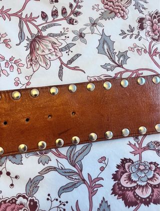 Cinturón vintage de piel con flores