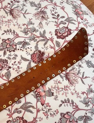 Cinturón vintage de piel con flores