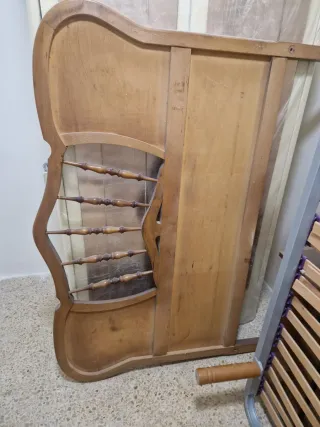 Cabezal de cama antiguo de madera, cama 1.35