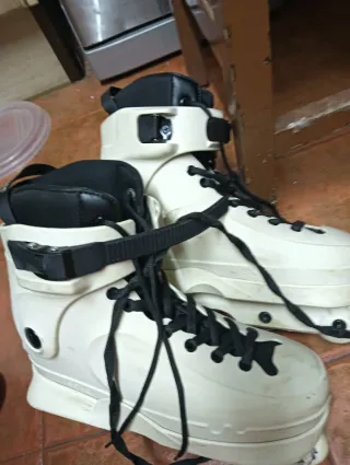 Patines agresivos blancos