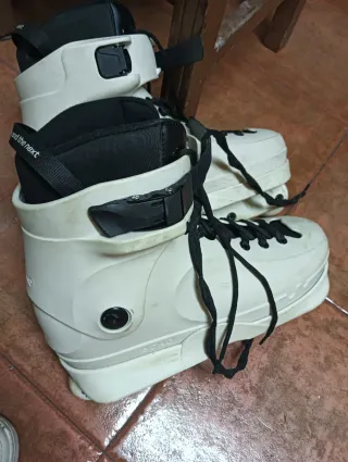 Patines agresivos blancos