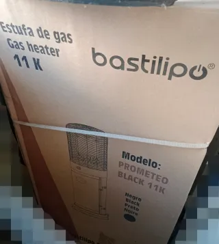 Estufa de gas Bastilipo negra y plateada de 11K