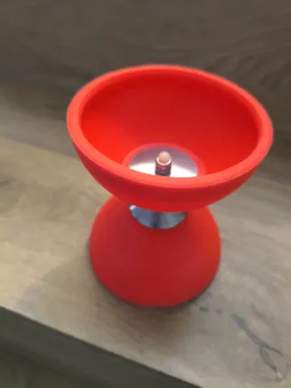 Diábolo rojo nuevo con bolsa