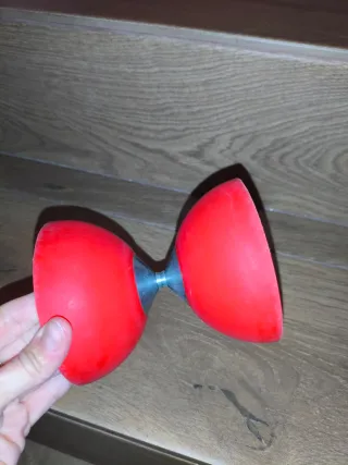 Diábolo rojo nuevo con bolsa