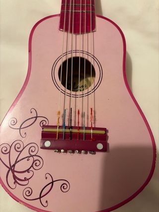 Guitarra rosa de juguete