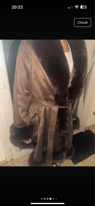 Giacca lunga con pelliccia mai indossata