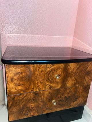 Cómoda de madera con 2 cajones 2x50€
