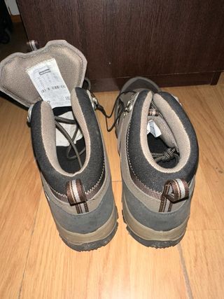 Botas montaña con etiqueta nuevas talla 44