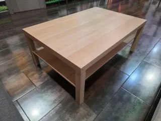Mesa de centro de madera clara