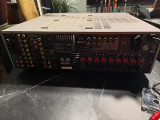 Amplificador Denon Plata y Negro