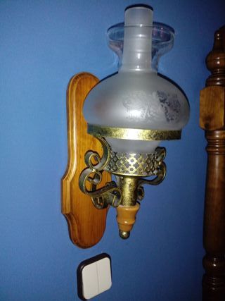 2 Apliques de pared dorados con tulipa