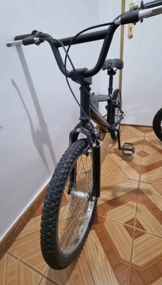 Bicicleta BMX Negra
