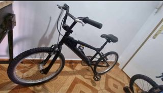 Bicicleta BMX Negra
