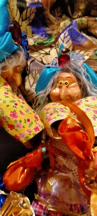 Due befane artigianali altezza 24 cm