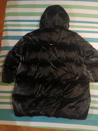 Cazadora Tommy Hilfiger Negra con efecto brillante