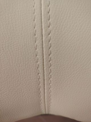 Taburetes altos blancos diseño moderno