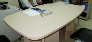 Mesa de oficina madera y metal