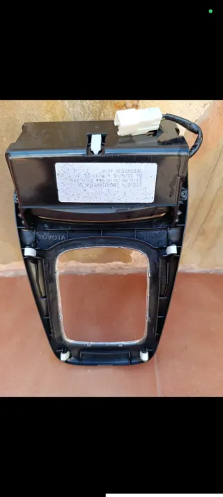 Cubierta selector cambios Toyota Avensis 2004