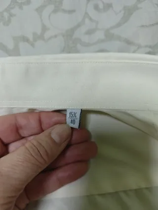 Camisa de vestir manga larga, de caballero.